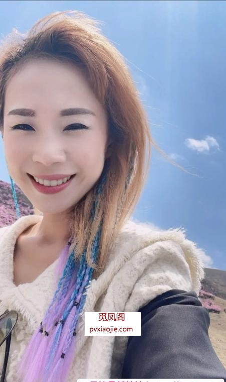 热烈娇小女