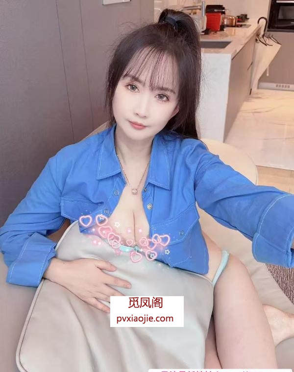 很哇塞的小姐姐