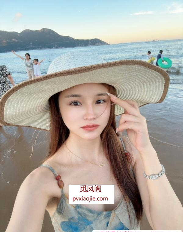 温柔服务好的小美女