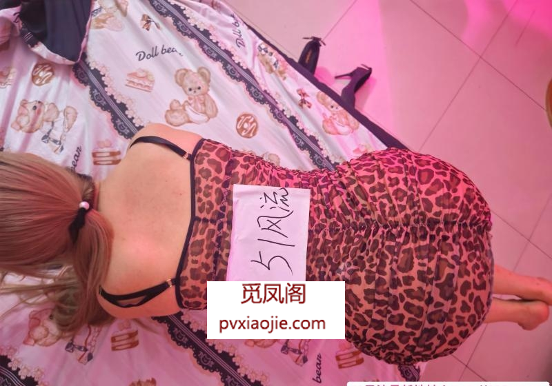 三通肥臀美少妇