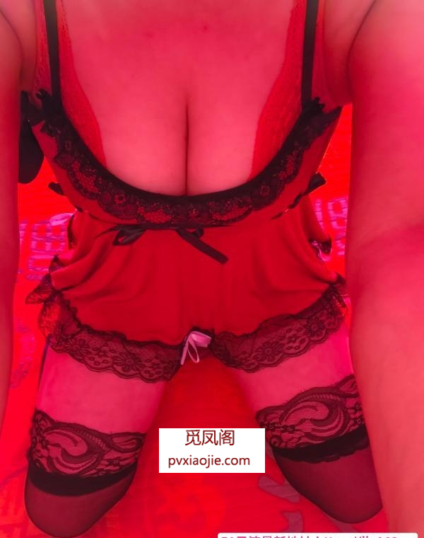 前凸后翘的大胸少妇