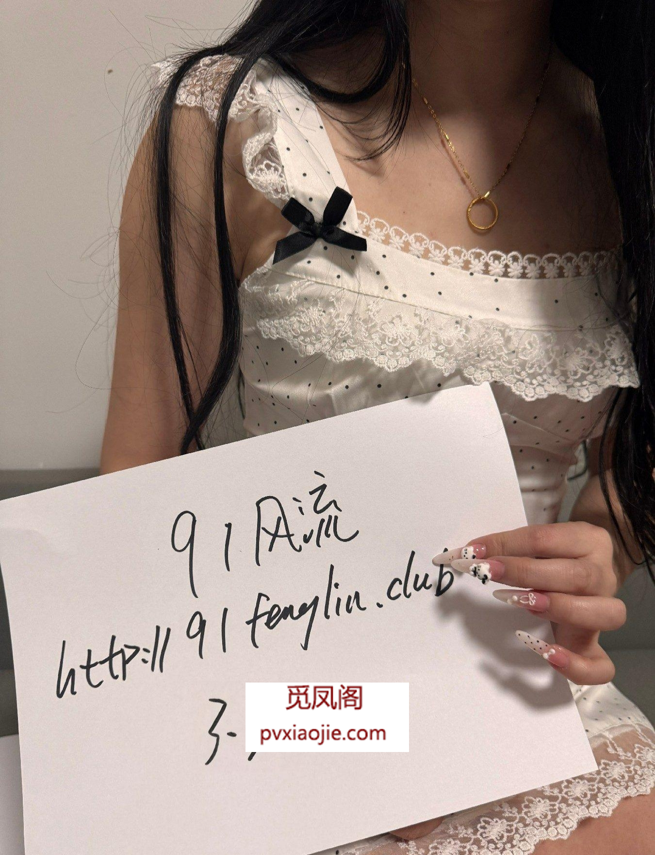 长的像景甜的大眼美女