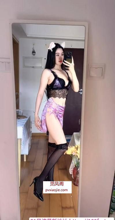 体验舌吻长腿妹子